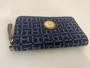 Tommy Hilfiger Signature Wristlet Zip Clutch Wallet Navy Blue & Light Gray LOGO - Picture 1 of 11