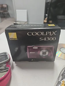 Nikon Coolpix S4300 16.0MP 6x optischer Zoom Digitalkamera Touchscreen lila - Bild 1 von 9