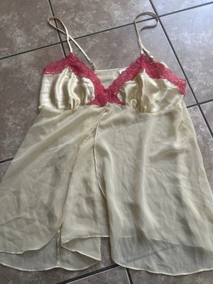 Lencería Secret Treasures XL 16 18 satinada de gasa amarillo rosa sin cordones Foto 1 de 3