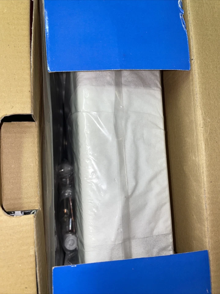 GE Spacemaker AM/FM Radio with Counter Light and Appliance Outlet 7-4232 NOS - Image 1 of 3