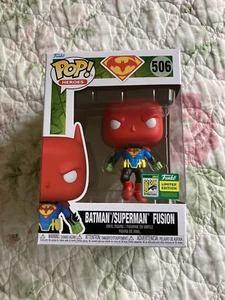 FIGURA DE VINILO OFICIAL SDCC FUNKOVILLE BATMAN SUPERMAN FUSIÓN EN MANO - Imagen 1 de 3