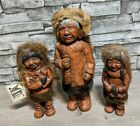 Poupée esquimau vintage Kiana Nuni Alaskan 10,5, 8 et 7 pouces bois avec lot de 3 figurines fourrure