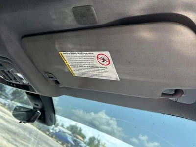 Passenger Sun Visor With Illumination Fits 19-23 SILVERADO 1500 PICKUP 104881699 Foto 1 de 4