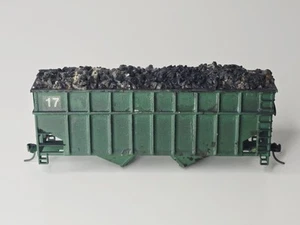 Ho Scale - Green 2-Bay Hopper With Coal Load #17 - No Box/Trucks - Bild 1 von 12