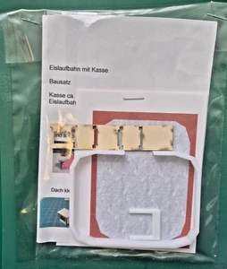 Faller kibri? N Markenlos Eislaufbahn mit Kasse Bausatz Laserschnitt ohne OVP - Picture 1 of 3