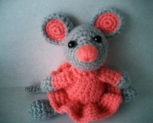 Kuscheltier, Plüschtier, " Fräulein Maus ", Handarbeit, gehäkelt Amigurumi Neu - Bild 1 von 1