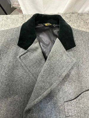 Vintage Joseph A Bank Made in USA Wool Herringbone Tweed Gray Coat Overcoat 42 - Image 1 of 4