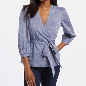 Draper James Größe 0 bestickte Punkte Chambray Wickeltop - Bild 1 von 8