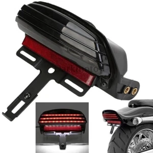 Soporte de señal de giro con luz trasera LED para guardabarros de tres barras ahumados se adapta a Harley Softail - Imagen 1 de 12