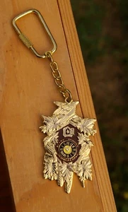 Orologio a cucù Foresta Nera Foresta Nera metallo tono oro e smalto portachiavi - Foto 1 di 3
