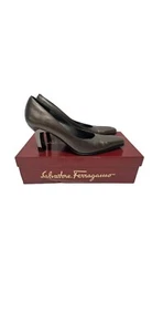 Tacchi donna Salvatore Ferragamo Firenze Italia pelle marrone scamosciata taglia 8 AA - Foto 1 di 13