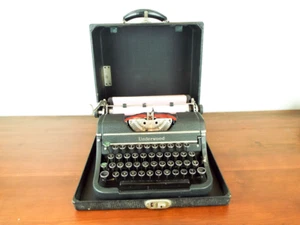 Vintage Underwood Universal Typewriter Hard Case 1938 #F 1184834 Glass Keys - Picture 1 of 12