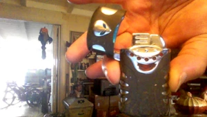 SPACE ALIEN/SAUCER LIGHTER - Picture 1 of 4