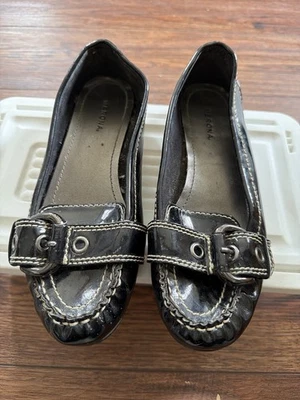 Mocasines sin cordones Merona negros con hebilla de charol para mujer talla 7 Foto 1 de 3