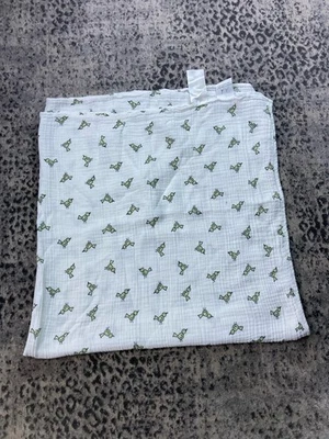 Manta de bebé blanca Aden & Anais con envoltura de algodón de muselina de pájaros verdes Foto 1 de 4