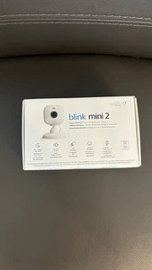 Blink Mini 2 Kamera Plug-in-Sicherheitskamera mit HD-Nachtsicht in Farbe Weiß - Bild 1 von 2