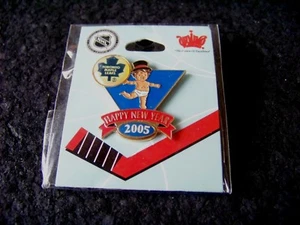 2005 Toronto Maple Leafs Happy New Year baby pin NHL - Picture 1 of 4
