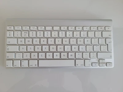 Genuine Apple Wireless Magic Keyboard 1 (A1314) - White/Silver - QWERTY BRITISH - Image 1 of 4