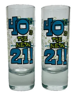2er Set klare 4" Schnapsgläser mit Design "40 ist DIE NEUE 21!"~MADE IN USA! NEU! - Bild 1 von 5