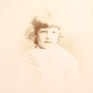 Antique Cabinet Card Young Girl by Mrs. W.A. Robinson, New York NY c. 1890 - Picture 1 of 7