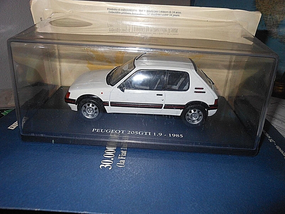 VINTAGE PEUGEOT 205 GTI 1.9 1985 - 1/24 DIE CAST METAL NUOVO IN SCATOLA PLEXIGAS - Immagine 1 di 1