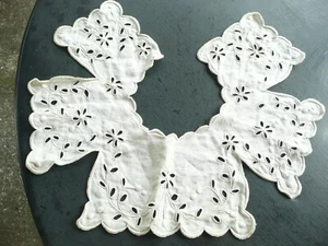 col ancien brodé de fleurs - Imagen 1 de 5