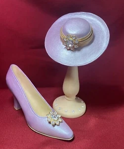 Zapato Classic Couture 1999 Premier Edition The Lady Daphne con soporte para sombrero a juego - Imagen 1 de 15