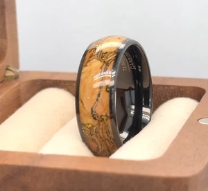 Anello di fidanzamento uomo e donna intarsiato sughero tungsteno nero, fede nuziale - Foto 1 di 7