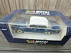 Mercedes Benz Fintail 300SE Revell 1960 W112 Rare Blue 1:18 Diecast Car Model