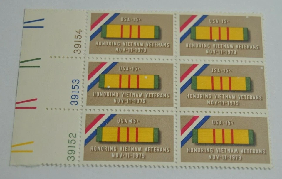 USA 15 Cent Stamp Block of 6 HONORING VIETNAM VETERANS Scott 1802 - Image 1 of 4
