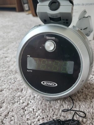 Jensen JCR-220 Projection Clock Radio Alarm in White & Silver - Image 1 of 4