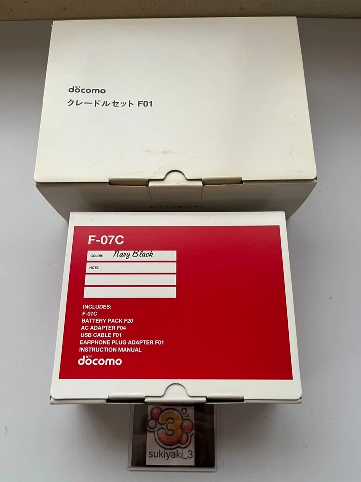 Fujitsu F-07C Loox Windows 7 Phone SIM-LOCKED DOCOMO giapponese con base di r... - Immagine 1 di 4