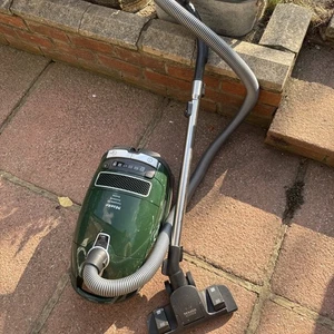 Miele Complete C3 Extreme PowerLine Bodenstaubsauger nur 1600W (98) - Bild 1 von 3