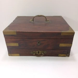 Antiguo joyero/carta de madera y latón de 1800 forrado de terciopelo rojo 10,5 x 9" - Imagen 1 de 17
