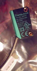 Pepperl + Fuchs ML100-8-H-350-RT 5302 10-30VDC  Photoelectric Sensor - Picture 1 of 2