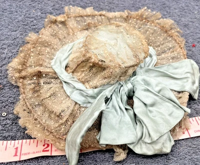 muñeca victoriana antigua sombrero de paja seda rosas vestido francés? Años 1800 19c. embellecedor capó Foto 1 de 4