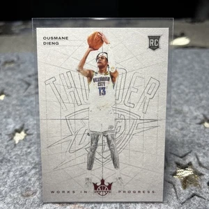 2022-23 Panini Court Kings - #11 Ousmane Dieng RC /149 Works in Progress Ruby - Bild 1 von 2