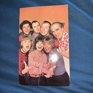 laverne and Shirley cast color postcard with pre-printed signatures - Picture 1 of 2