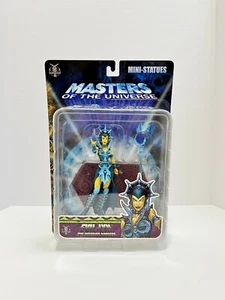 Mini Estatua Masters of the Universe Evil-Lyn Amarillo Azul Exclusiva MOTU NECA Nueva - Imagen 1 de 8