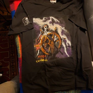 vintage disneyland Resort Pirates Of The Caribbean T-Shirt Size L Movie - Picture 1 of 3