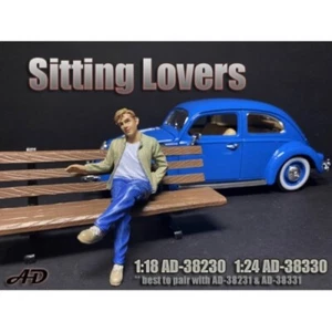 American Diorama 38330 Sitting Lovers hombre sentado figura 1:24 limitada 1/1000 - Imagen 1 de 1