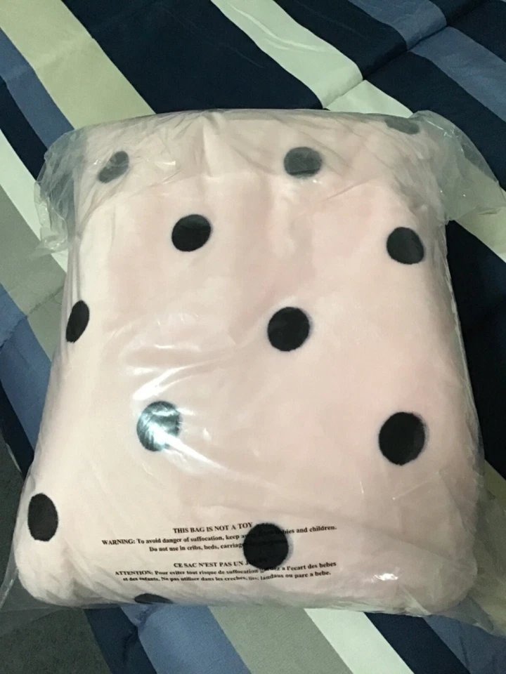 MANTA SHERPA VICTORIA'S SECRET NUEVA EN PAQUETE 50 X 60 ROSA CON LUNARES Foto 1 de 4