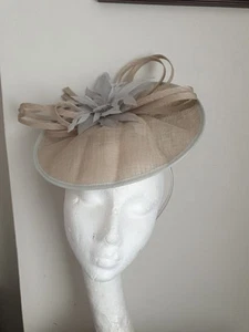 Ladies Pale Coffee & Grey Wedding Formal Races Fascinator Church Hat STUNNING - Picture 1 of 7