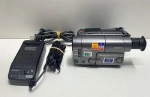 Sony Handycam Vision CCD-TRV22 Video8 Camcorder - Picture 1 of 7
