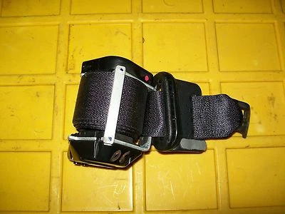 01 06 MONTAJE CINTURÓN SEGURIDAD TRASERO IZQUIERDO O DERECHO DODGE STRATUS 4 PUERTAS 2G71 I Foto 1 de 4