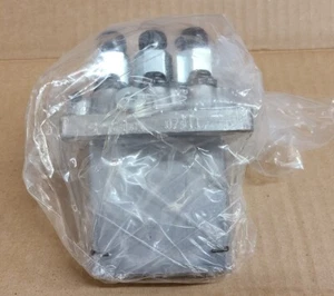 Pompa iniezione carburante nuova originale OEM Kubota D905 16030-510 16032-51013 - Foto 1 di 3