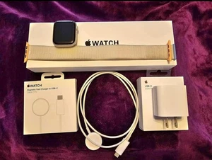 Apple Watch Cellular SE (2nd Gen) 44mm With Accessories Unlocked ATT - Photo 1 sur 3