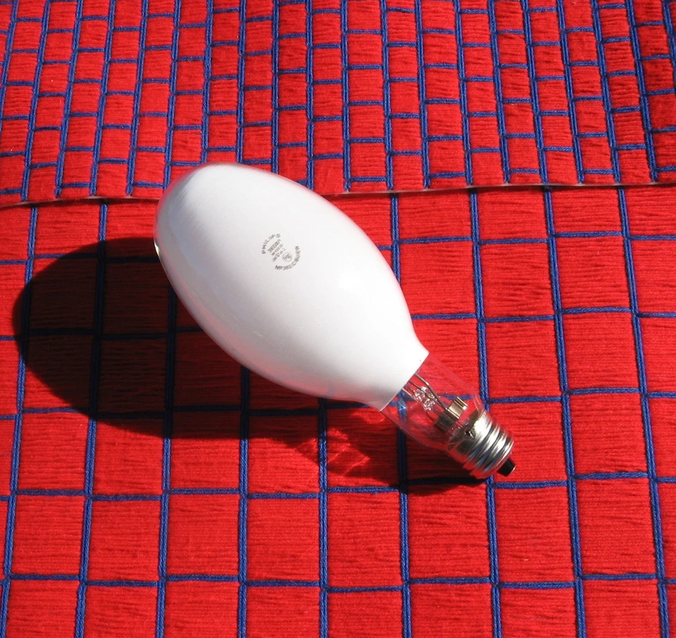 MH mogul 3600K 68 CRI 31,700 lumen METAL HALIDE GROW LIGHT BULB FITS 400w M59  - Image 1 of 2