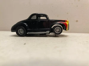 Tyco Black Willys Ford Coupe mit Flammen HO Scale Slotcar läuft läuft mit Aurora - Bild 1 von 5