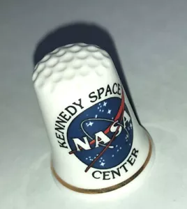 NASA Cucire Thimble Kennedy Space Center Bone Cina Made in England - Foto 1 di 3